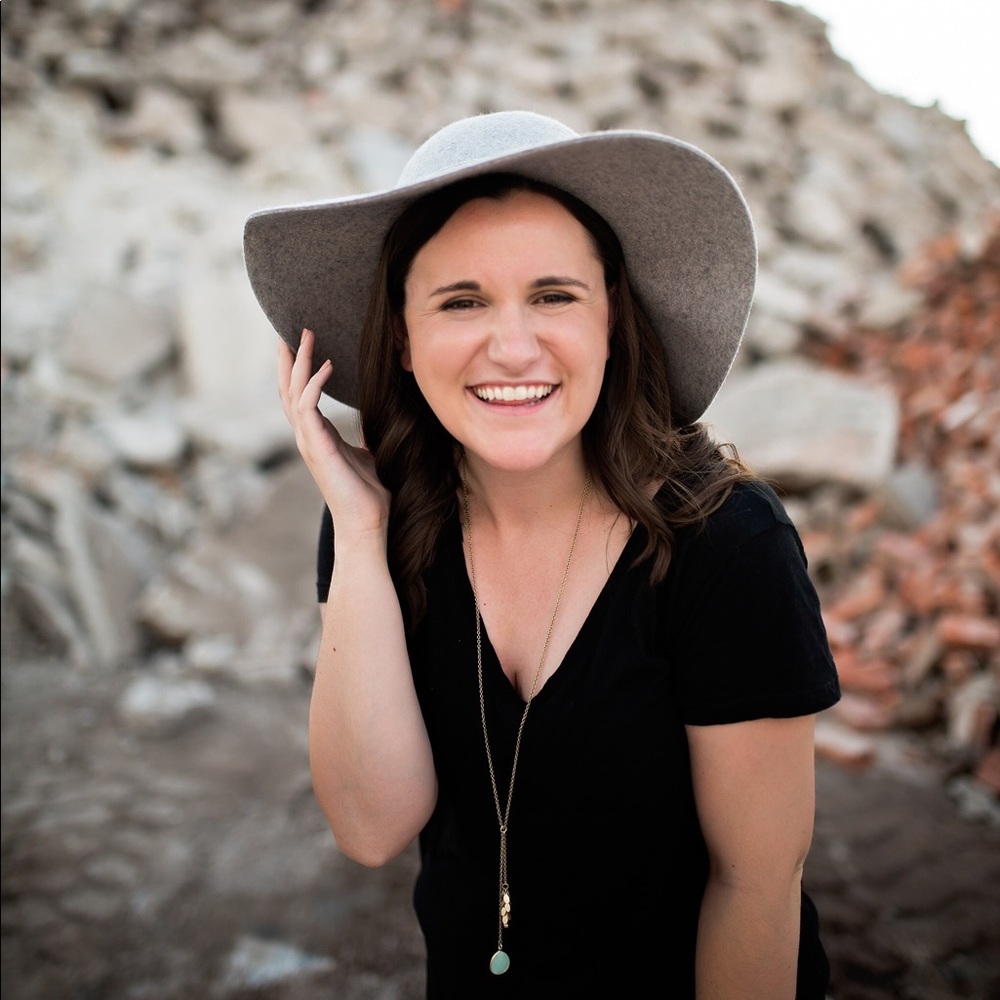 Meet your Posher, Emily